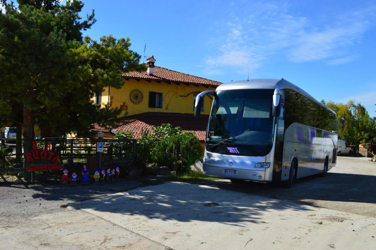 Agriturismo La Ruota Villa Montelupo Albese Екстериор снимка